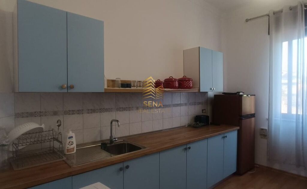 Qira, Apartament 3+1+blk, Rruga e Barrikadave, 70.000 Lek/muaj