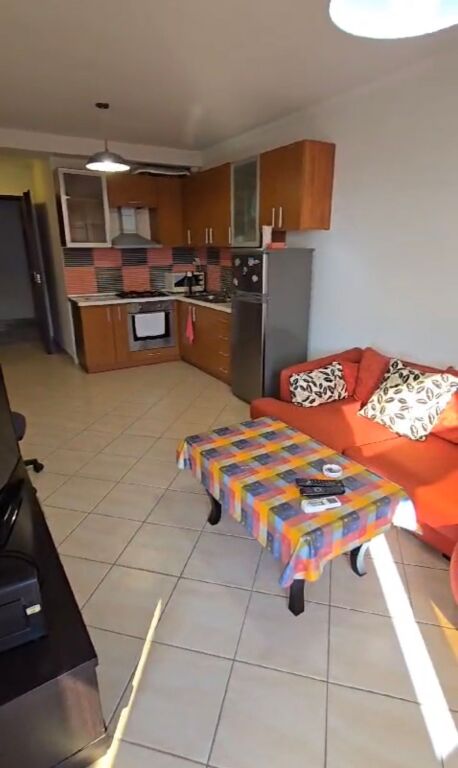 Apartment me qera tek Bashkia