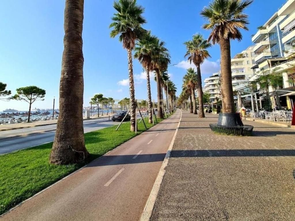 SHESIM, AMBIENT KOMERCIAL NË LUNGOMARE, VLORË‼️
