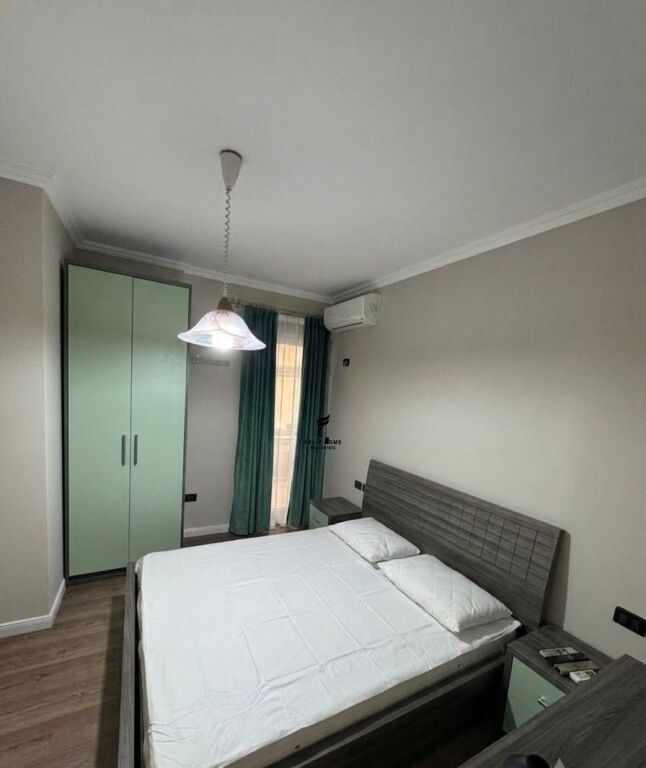 APARTAMENT ME QERA 3+1 PALLATI ME SHIGJETA 1.200 EURO FH-91768