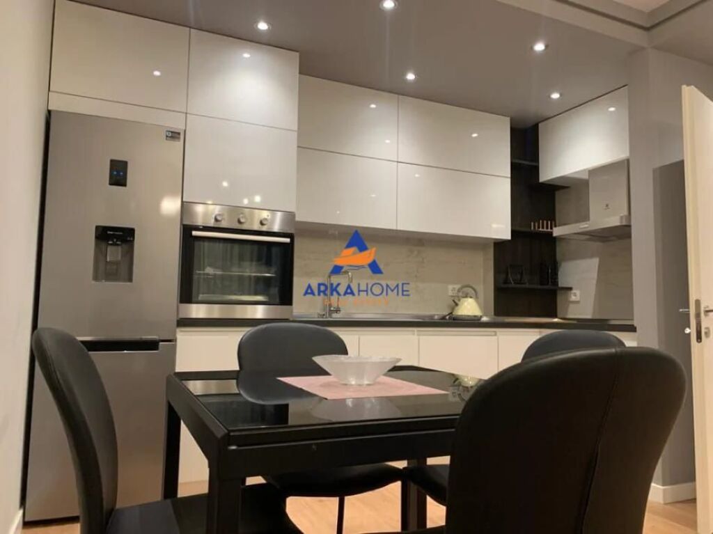 JEPET APARTAMENT ME QERA 2+1+BALLKON "RRUGA E KAVAJES" 75.000 LEKE
