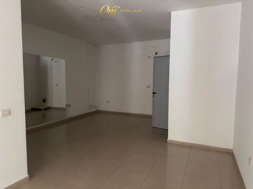 MUNICIPALITY OF PARIS, SHOP FOR RENT