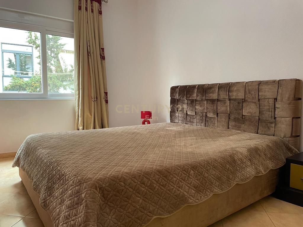 Shitet apartament 1+1 ne zonen Plazh Iliria, Durres !