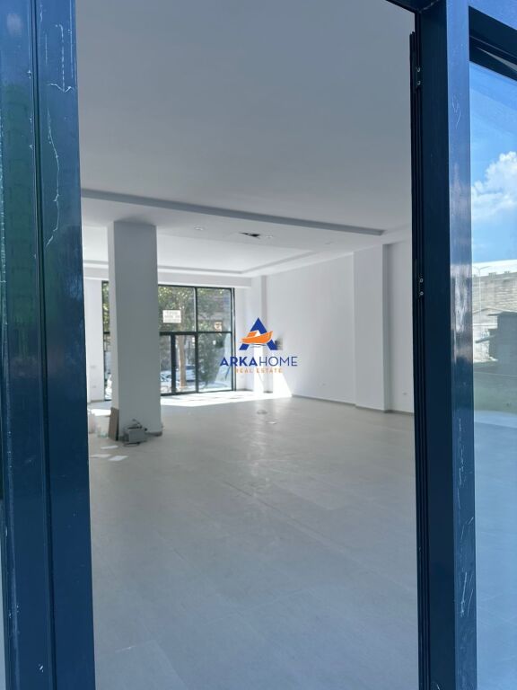 SPACE FOR RENT 90 M2 "DRY LAKE" 900 EURO