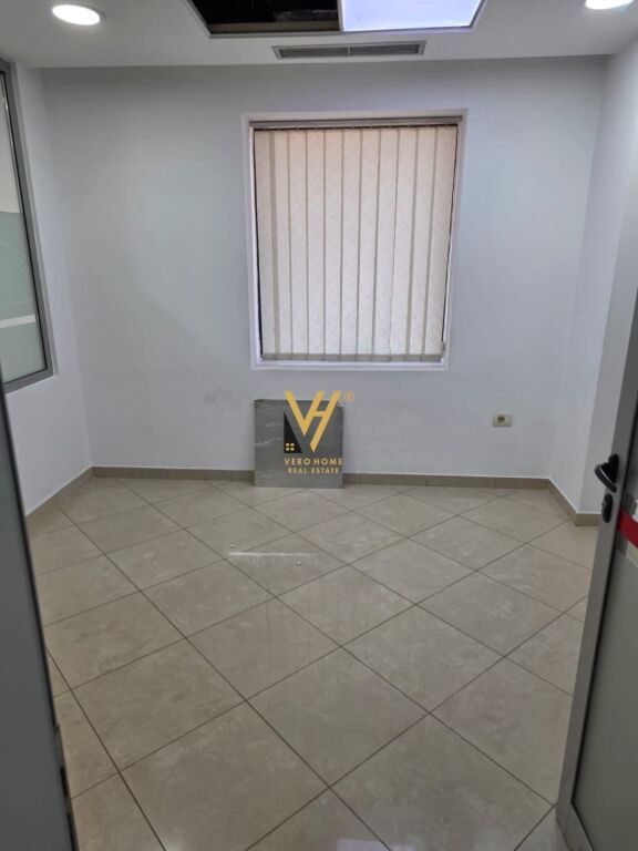 JEPET ZYRE 95 M2 ME QIRA TE KULLAT BINJAKE 1.700 EURO