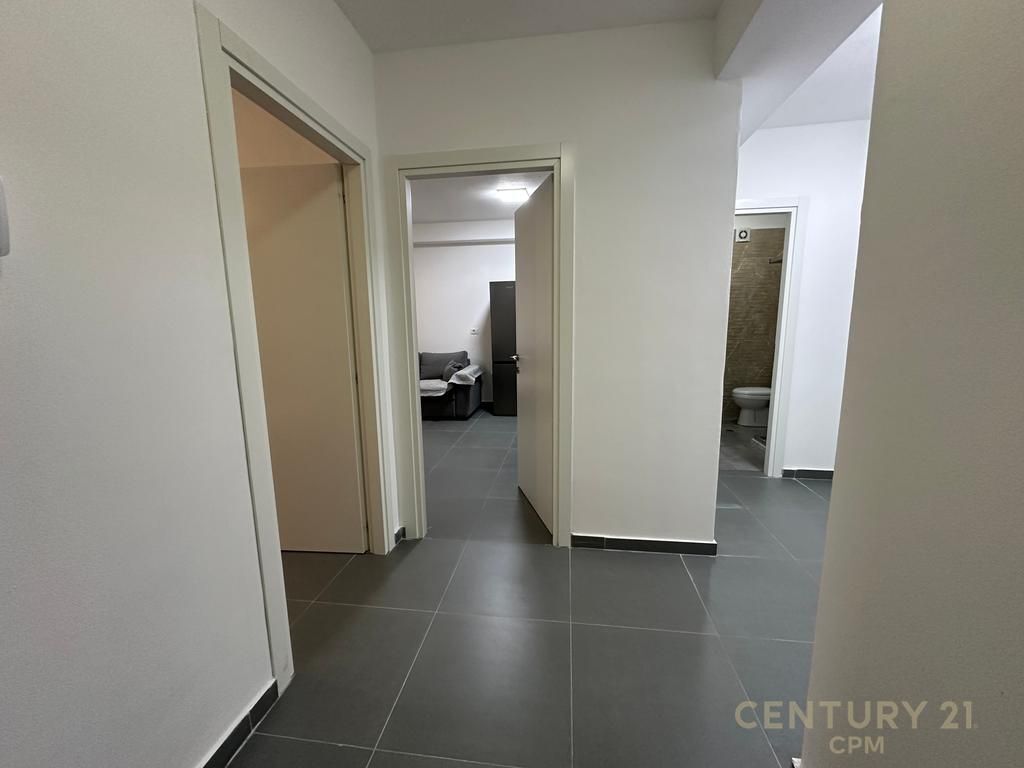 Jepet me Qera Apartament 3+1, Rruga 5 Maji