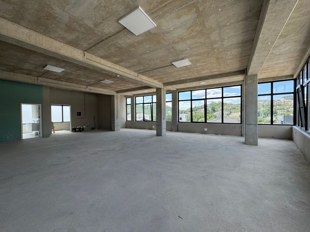 COMMERCIAL SPACE FOR RENT - 360 m² + 480 m² YARD | NEAR TEG, LUNDËR