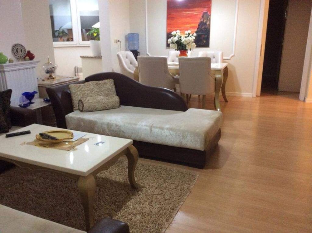 Zogu zi , Apartament 2+1+2wc per shitje