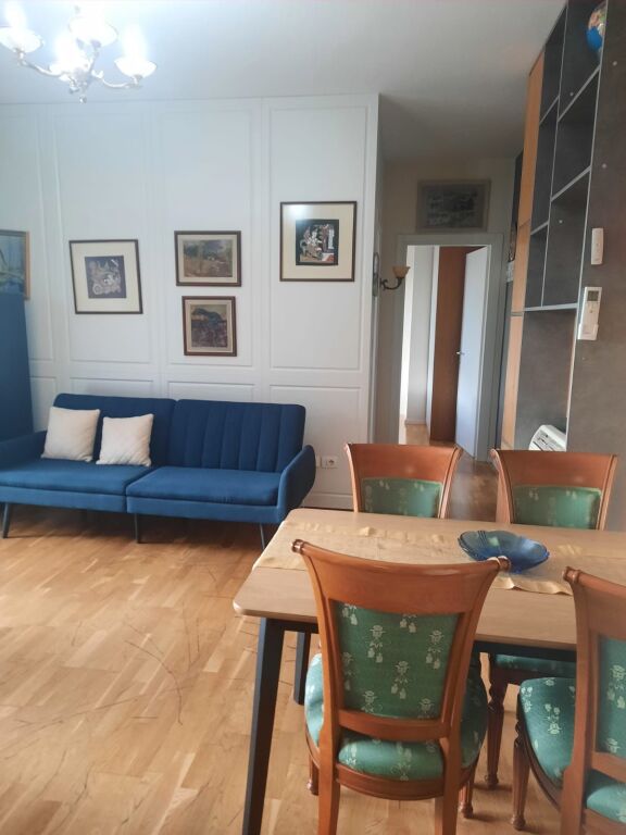 Qera | Apartament 2 + 1 | Rruga e barrikadave | 700 €/muaj