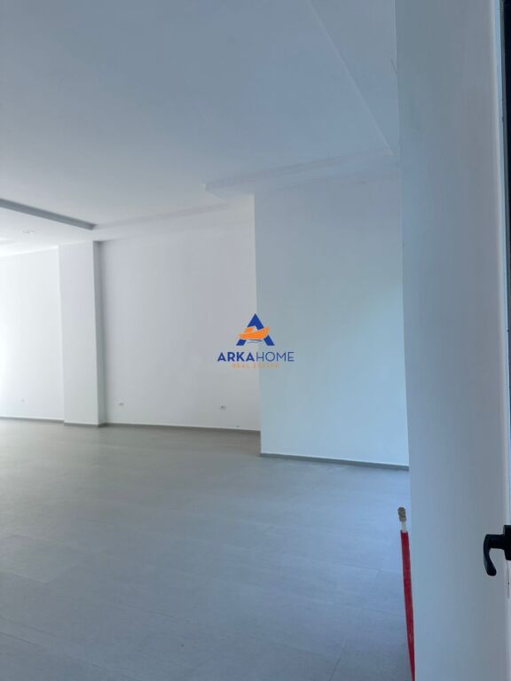 SPACE FOR RENT 90 M2 "DRY LAKE" 900 EURO