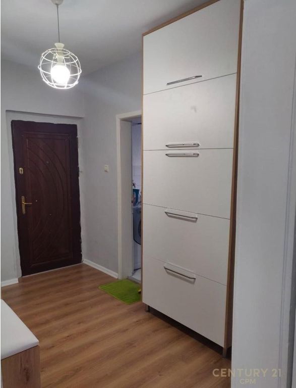 Shitet Apartament 1+1 📍Pazari i ri