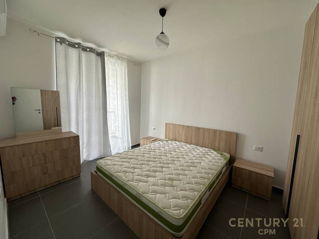 Jepet me Qera Apartament 3+1 I sapo Investuar, Rruga 5 Maji