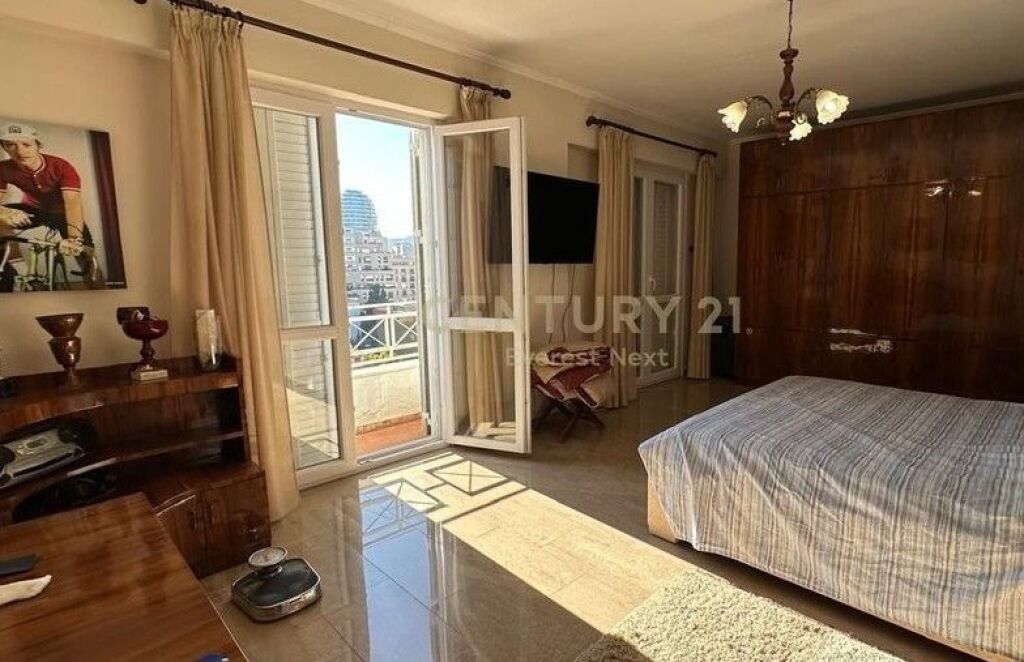 🏡 **SHITET APARTAMENT 2+1+2 – RRUGA BARRIKADAVE**