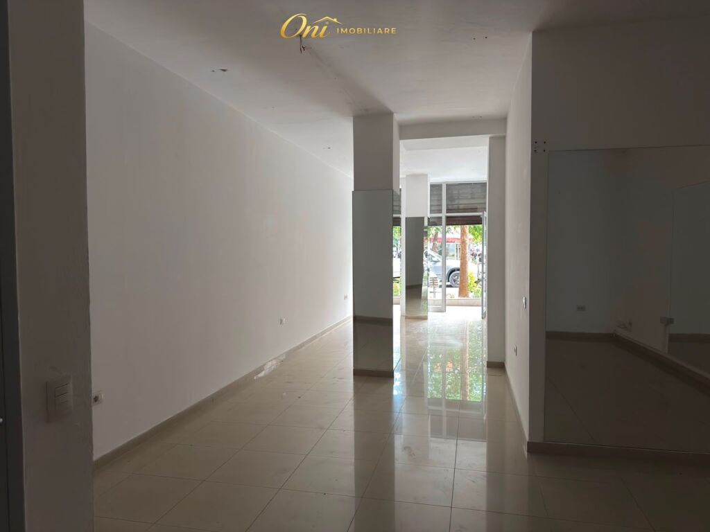 MUNICIPALITY OF PARIS, SHOP FOR RENT