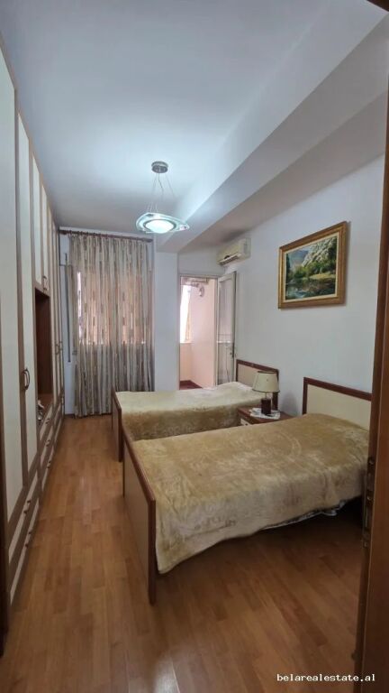 Apartament Me Qera 2+1 Tek Komuna e Parisit (ID B2202093) Tirane