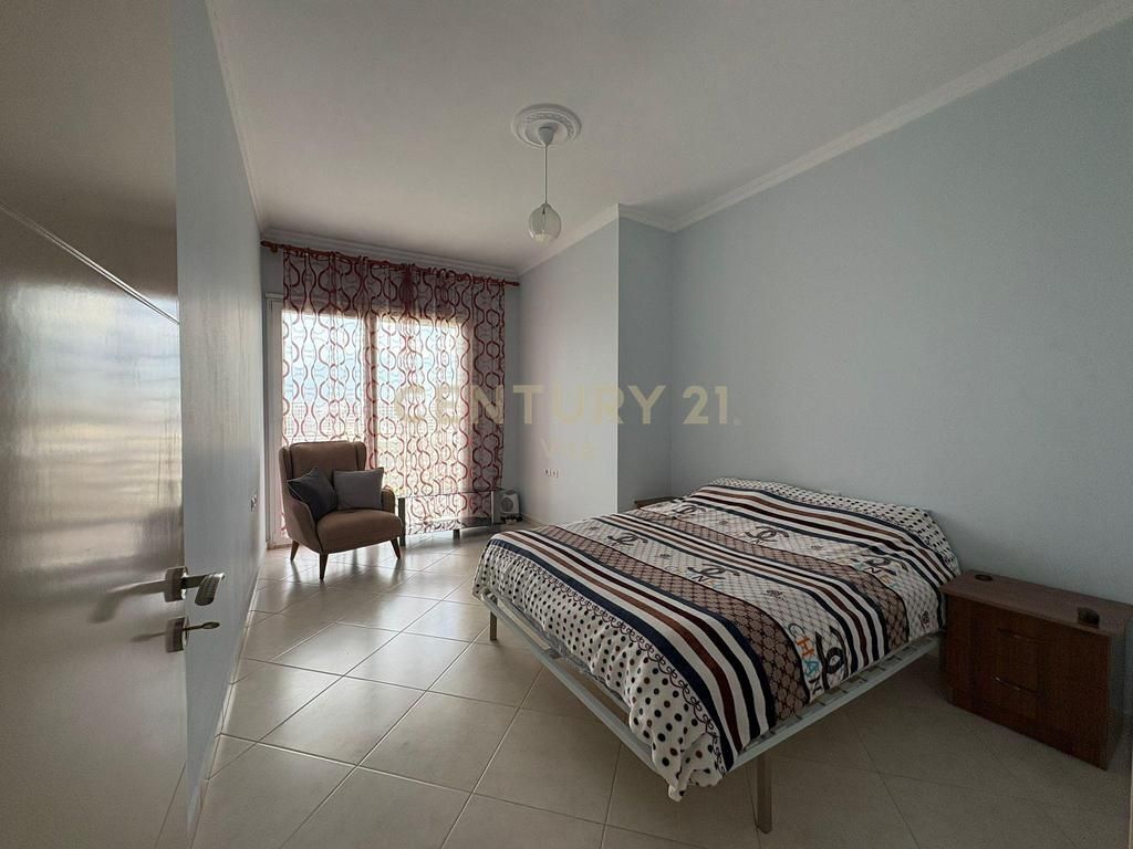 Super apartament 2+1+2 për Shitje pranë Kopshtit Botanik dhe Xhamisë, Tiranë !!
