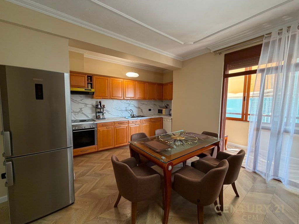 Apartament 4+1+2 për Qera, pranë ish-Ekspozitës