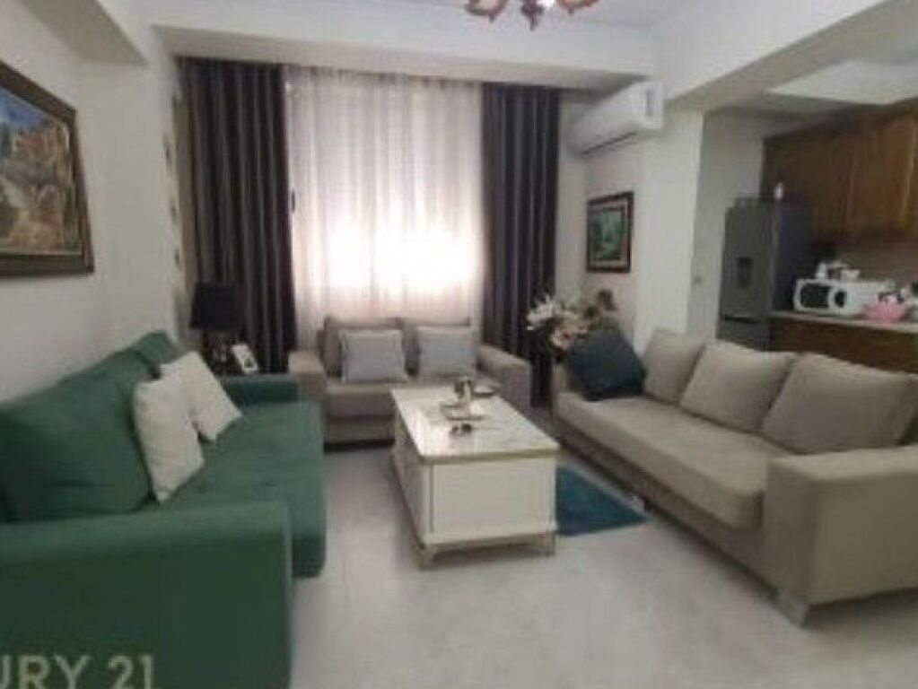 🏡 **JEPET ME QIRA APARTAMENT 2+1 – OXHAKU, RR. KONGRESI I MANASTIRIT**