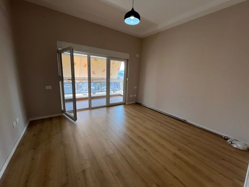 Shitet apartament 2+1 Oxhaku, Tirane