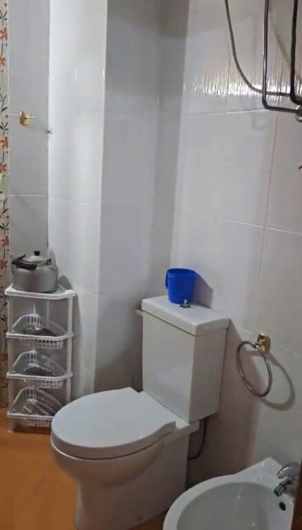 Il Comune di Parigi affitta un appartamento con una superficie di 104 m2, 2+1+2, arredato 800 Euro