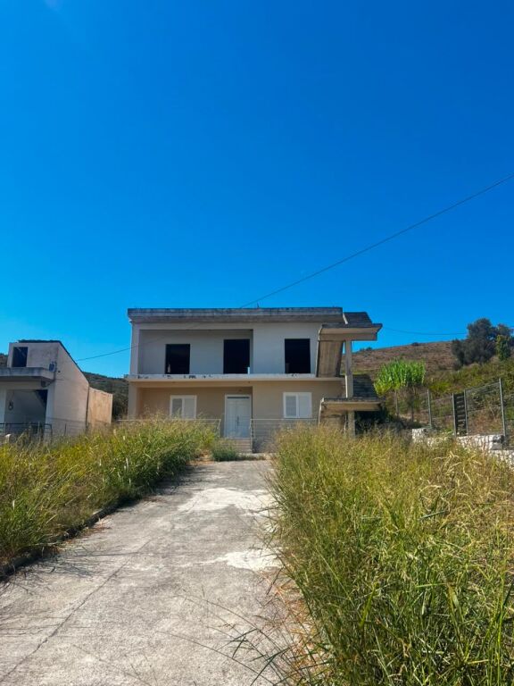 PRIVATE HOUSE FOR SALE IN THE CESMA E FERRES AREA, DURRES