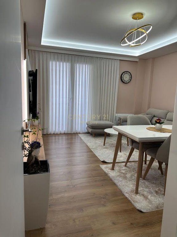 VENDESI 2+1 APPENA ARREDATO A DURRËS