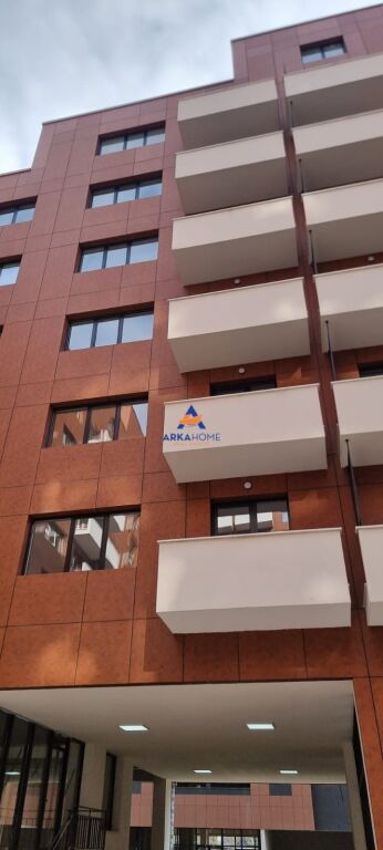 AFFITTASI APPARTAMENTO 1+1+BALCONE "UNAZA E RE" 50.000 LEKE