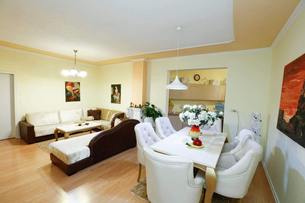 Zogu zi , Apartament 2+1+2wc per shitje