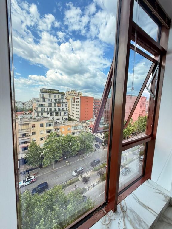 🏢 JEPET ME QIRA – QENDËR TIRANË | RRUGA E KAVAJËS