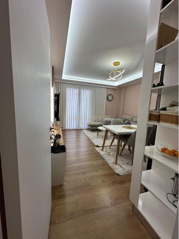VENDESI 2+1 APPENA ARREDATO A DURRËS