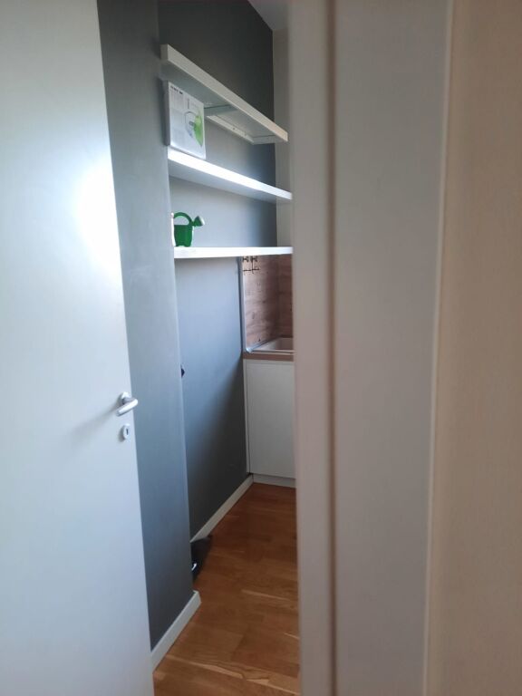 Qera | Apartament 2 + 1 | Rruga e barrikadave | 700 €/muaj