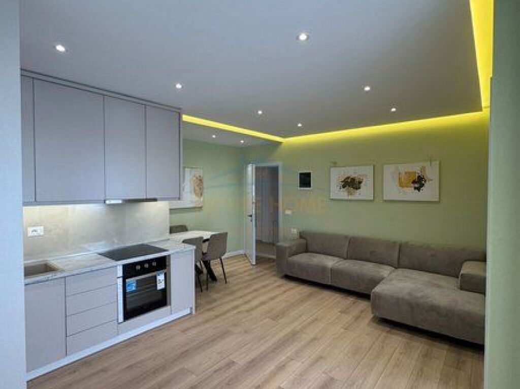 Shitet, Apartament 2+1, Myslym Shyri, Tiranë.