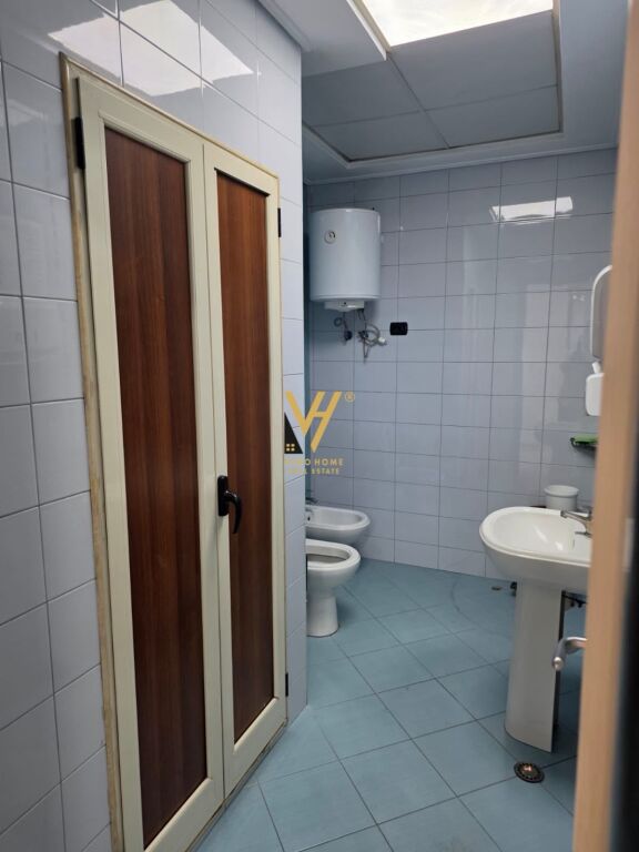 JEPET ZYRE 95 M2 ME QIRA TE KULLAT BINJAKE 1.700 EURO