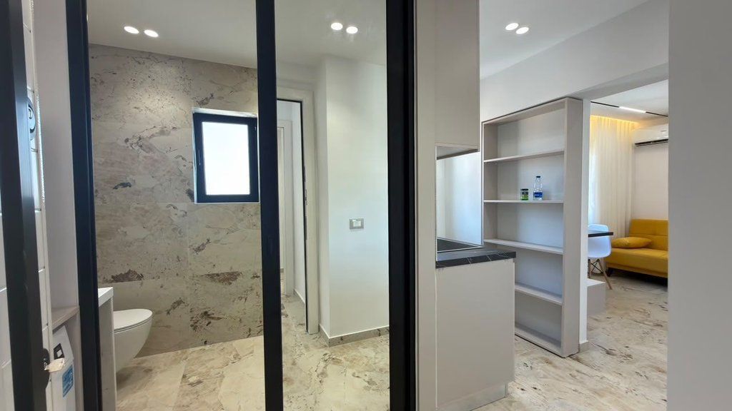 Via Mine Peza, Vendita Studio