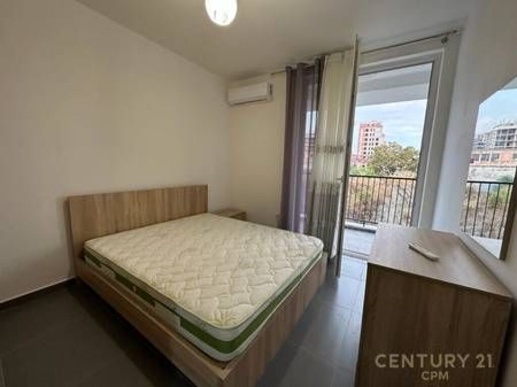 Apartament 3+1 Me Qira Rruga 5 Maji