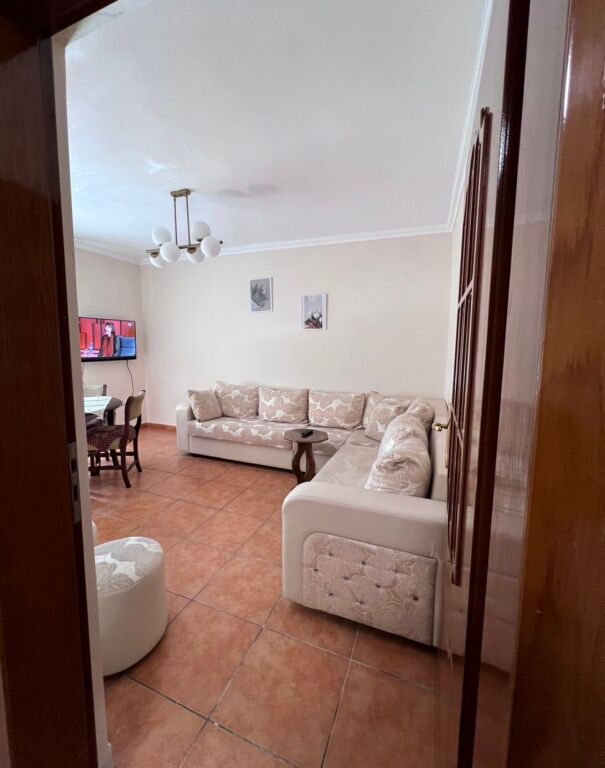 Jepet me qira apartament 2+1 te Rruga e Elbasanit!