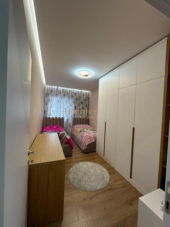 VENDESI 2+1 APPENA ARREDATO A DURRËS