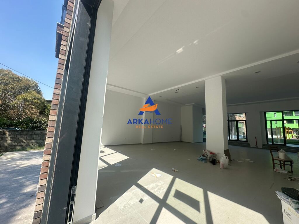 SPACE FOR RENT 90 M2 "DRY LAKE" 900 EURO