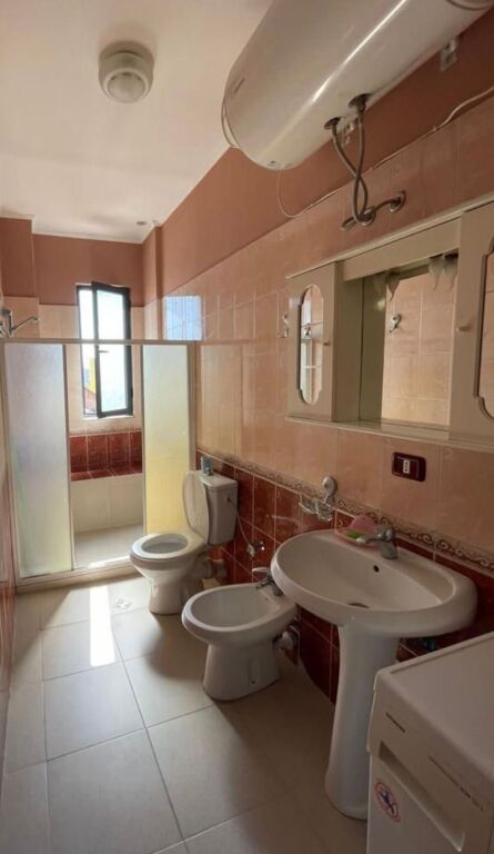Apartament me qera 2+1 Laprake