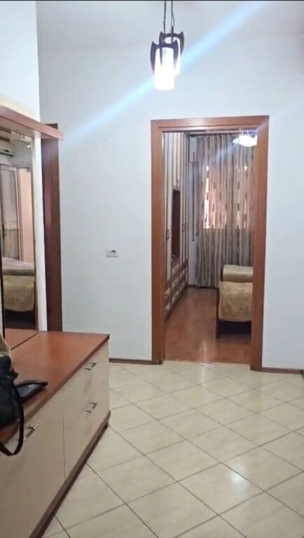 Il Comune di Parigi affitta un appartamento con una superficie di 104 m2, 2+1+2, arredato 800 Euro