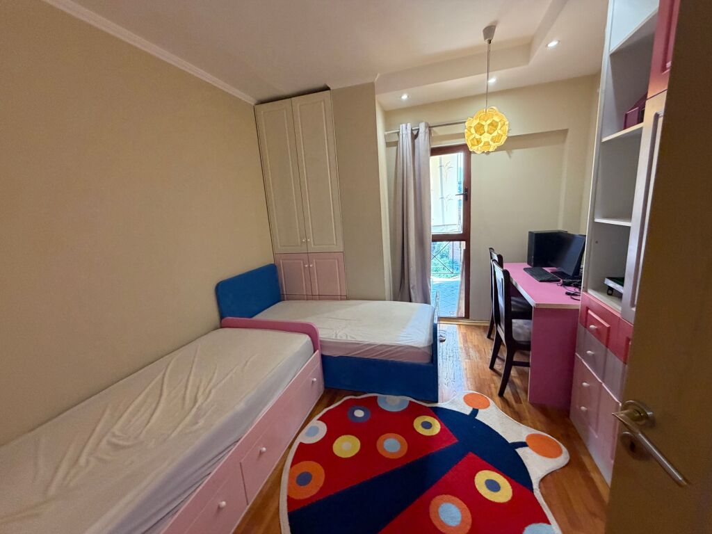 2+1, rrug e barrikadave, 800 mila leke