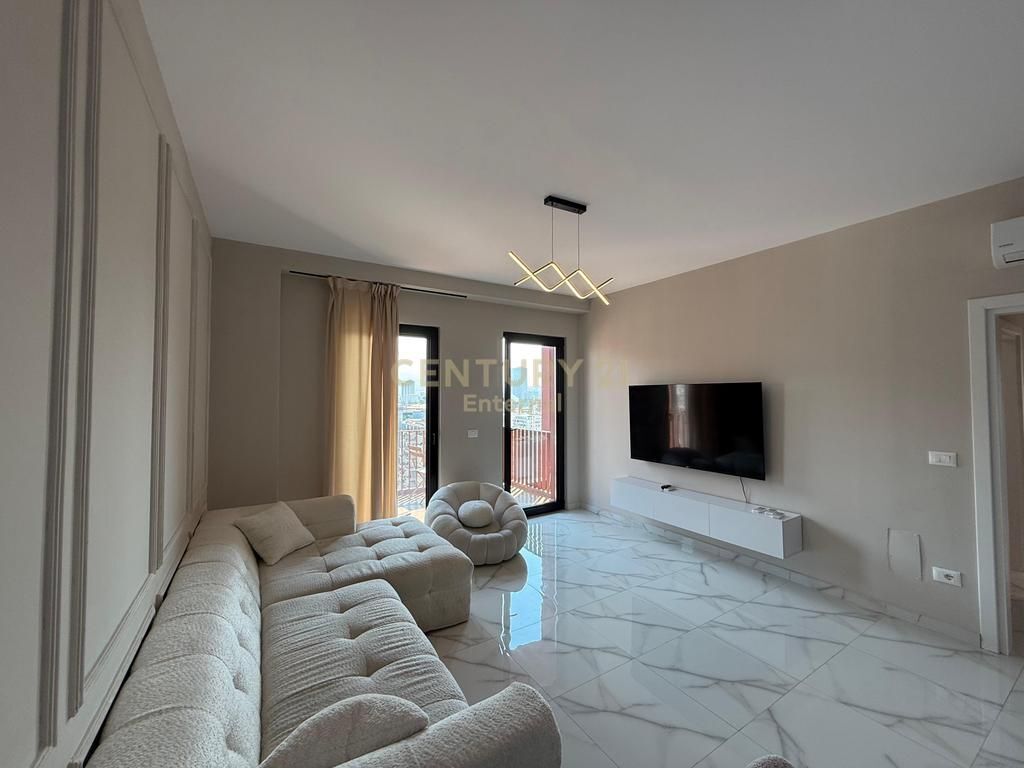 Apartament 3+1+2 me qira tek Garden Building, Rruga e Kavajes.