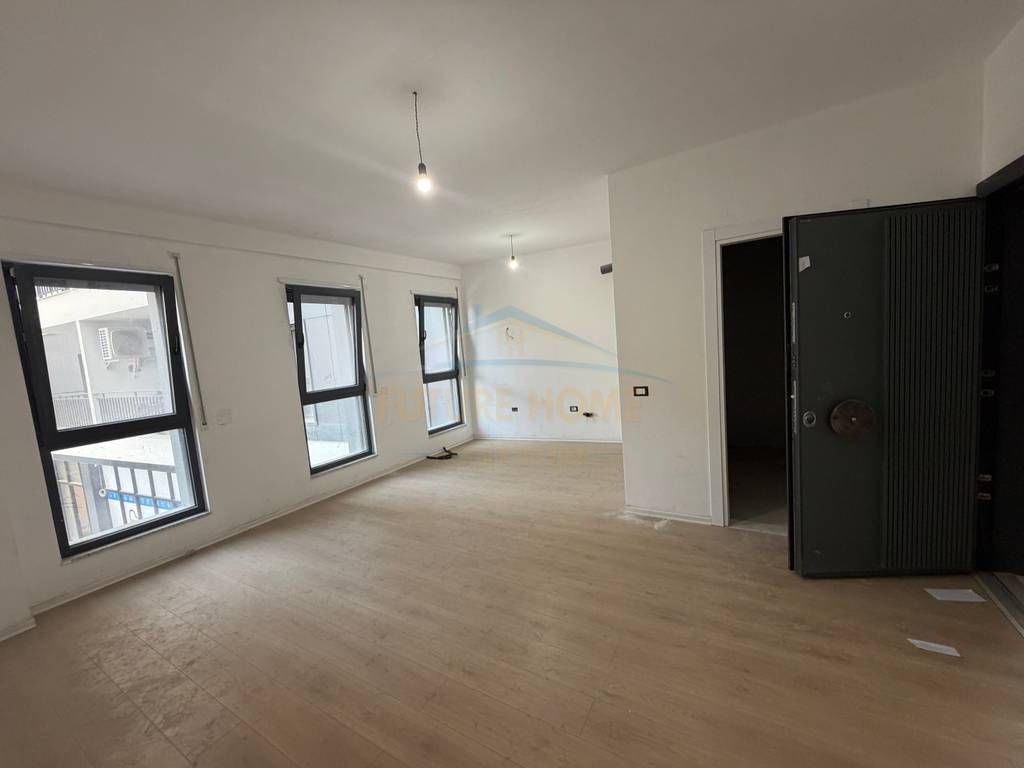 Rent, Business Premises, Ndregjoni Complex, Tirana