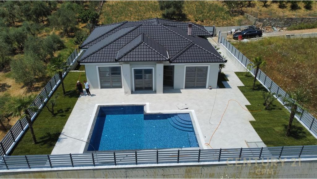 Individual Villa with Pool for Sale in Farke!