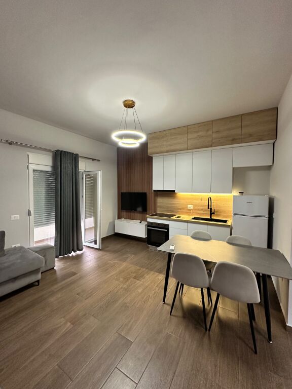Apartament me qera 1+1