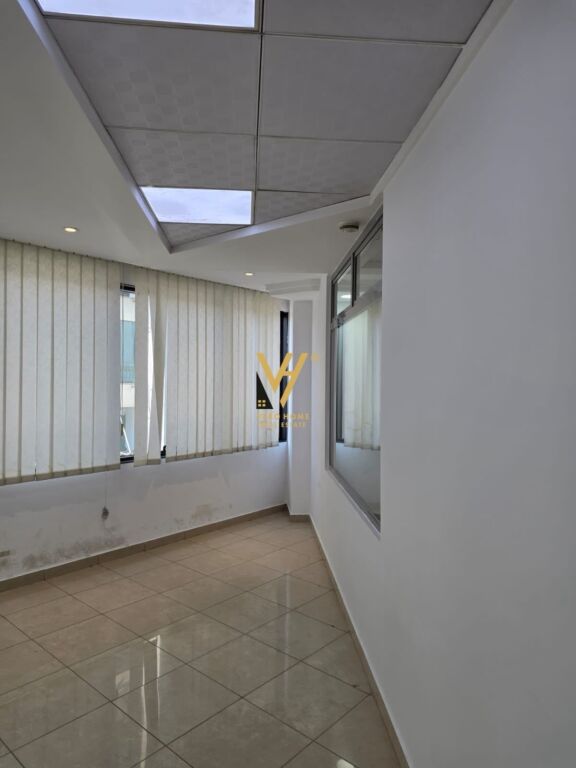 JEPET ZYRE 95 M2 ME QIRA TE KULLAT BINJAKE 1.700 EURO