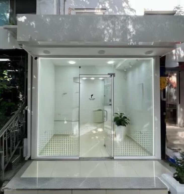 SHOP FOR RENT 25 M2 WILLSON SQUARE 120,000 LEKE FH-91698