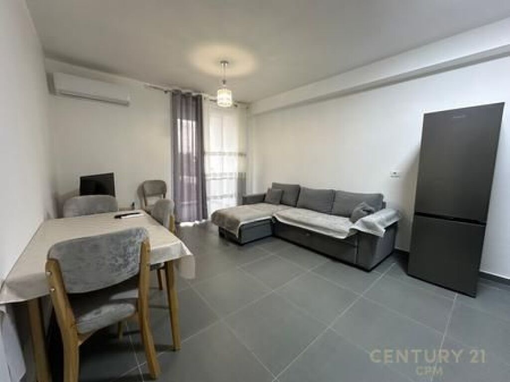 Apartament 3+1 Me Qira Rruga 5 Maji