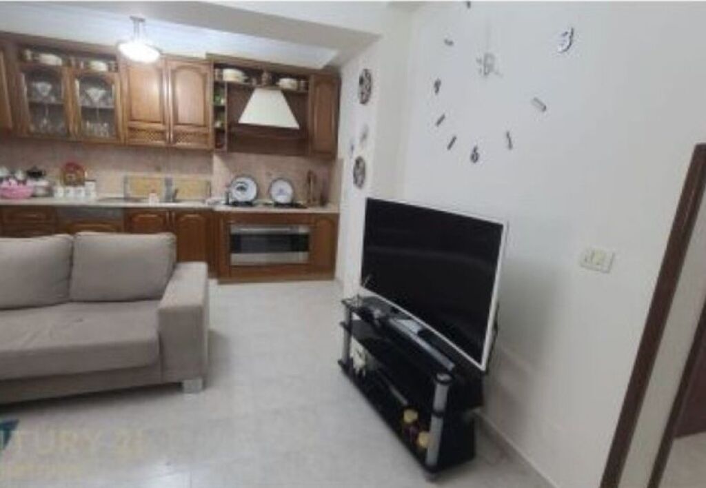 🏡 **JEPET ME QIRA APARTAMENT 2+1 – OXHAKU, RR. KONGRESI I MANASTIRIT**