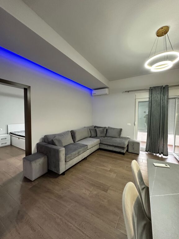 Apartament me qera 1+1